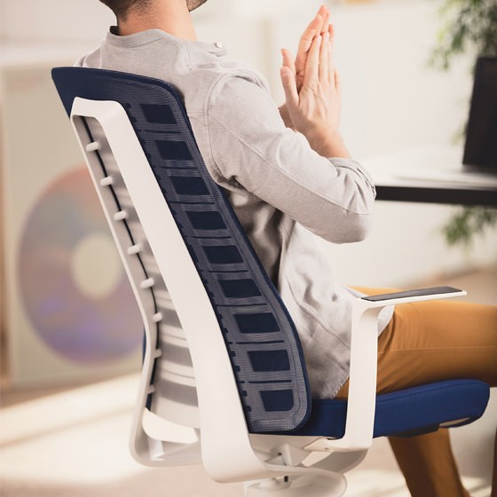 PUREis3 aktīvais biroja krēsls ar īpaši ergonomisku dizainu darbam un mājas birojam