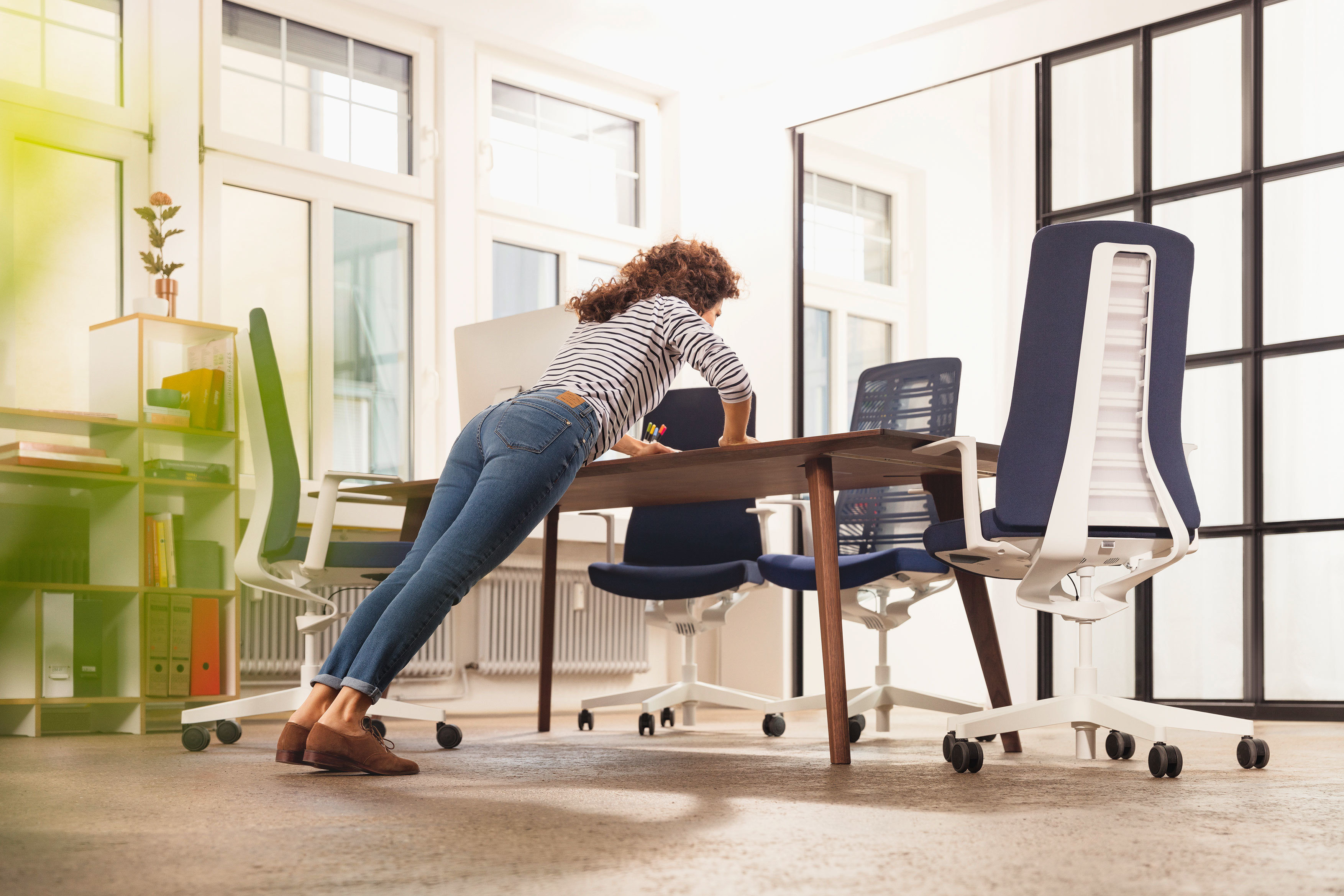PUREis3 aktīvais biroja krēsls ar īpaši ergonomisku dizainu darbam un mājas birojam