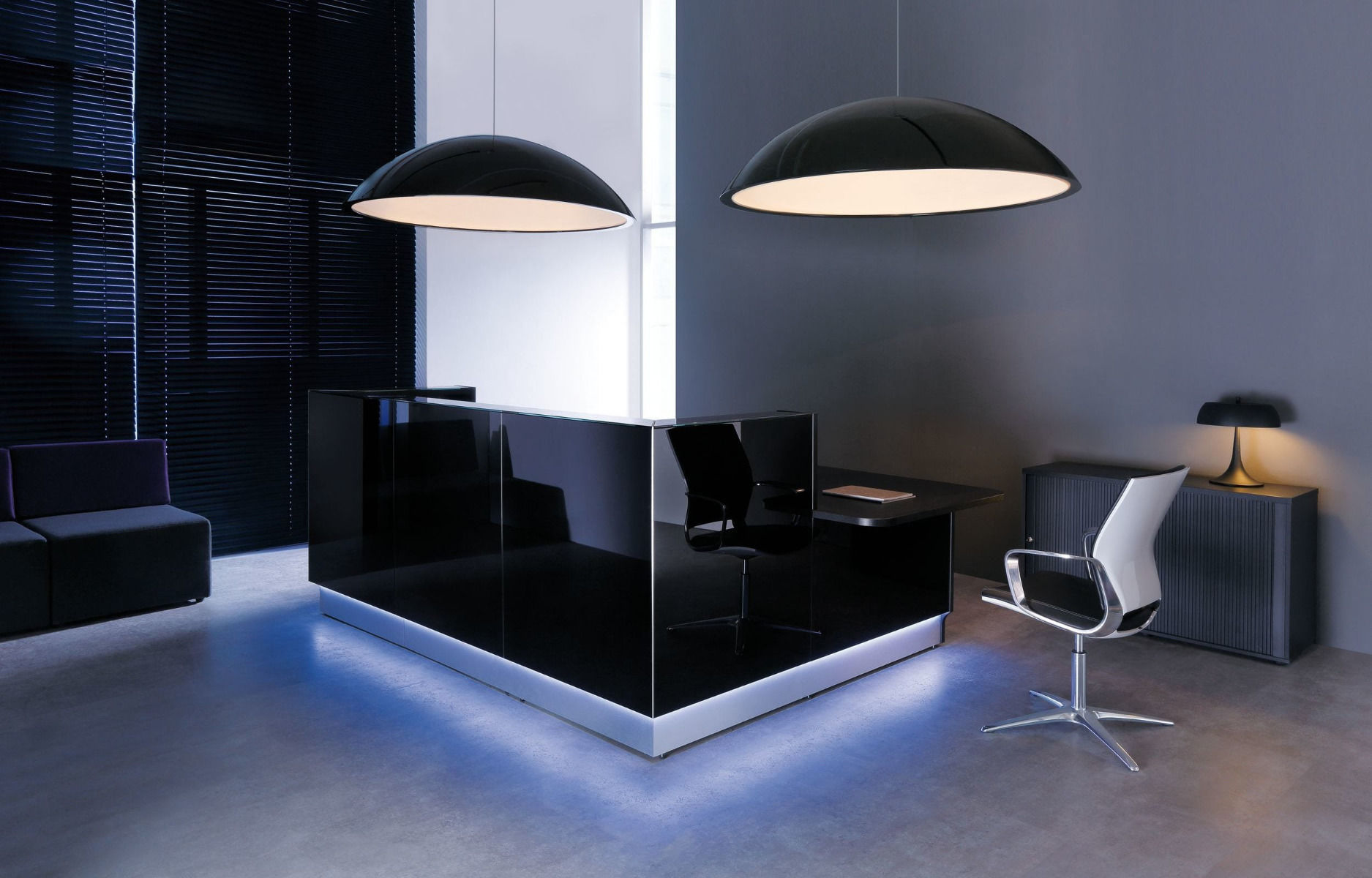 Dažādu izmēru mūsdienīga recepcijas lete LINEA ar LED apgaismojumu